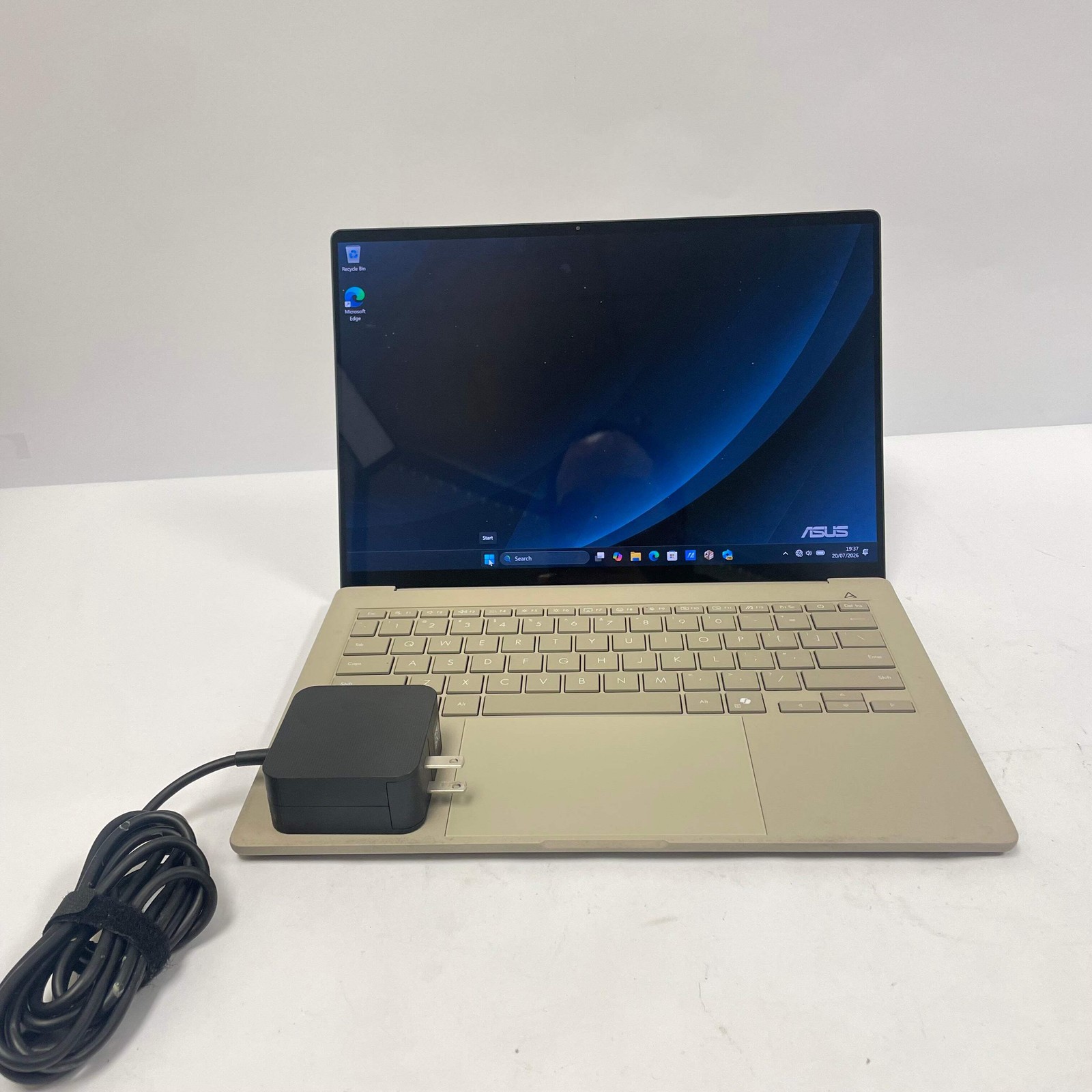 Asus Zenbook A14 UX3407QA 14" Snapdragon X Plus 3.2GHz 16GB RAM 512GB SSD gallery