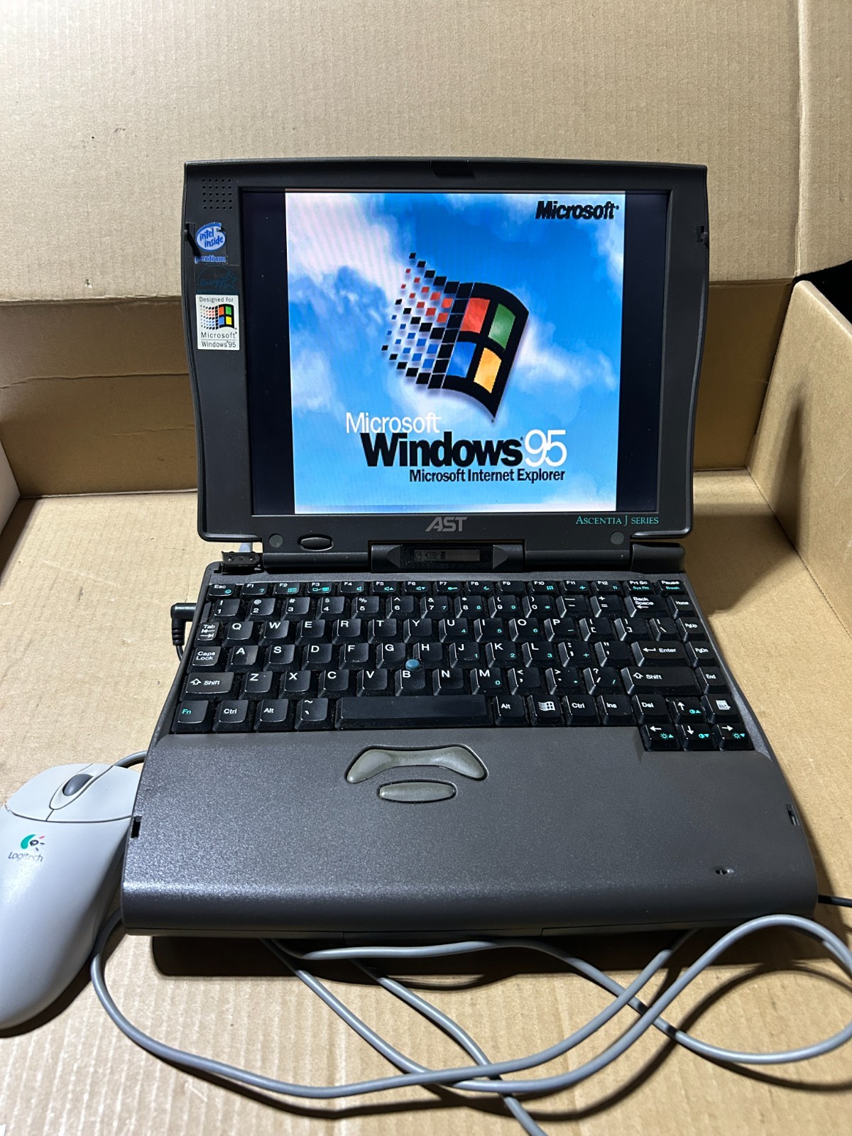Used - Vintage - AST Ascentia J55 - Pentium 133Mhz - 1GB HDD - 40MB RAM - Win 95 gallery