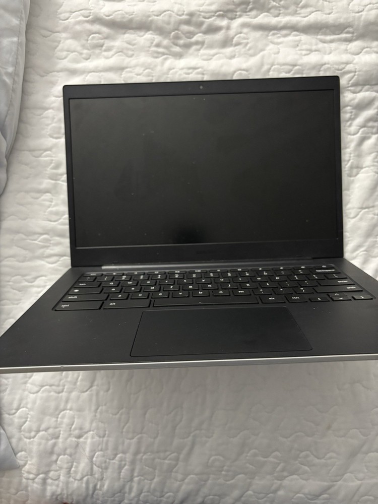 Samsung Galaxy Chromebook Go, Broken Display, Functioning Backlight