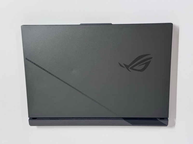 Asus ROG Strix G18 G814 240Hz QHD+ 2.5 GHz Ryzen 9 9955HX 32GB 2TB RTX 5070 gallery