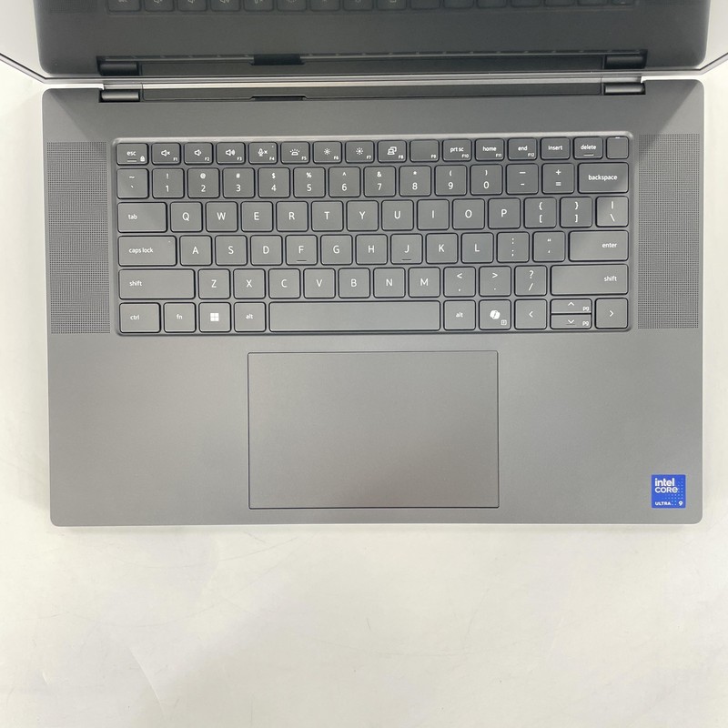 Dell Precision 5690 16 FHD+ 2.5 GHz Ultra 9 185H 64GB 2TB SSD RTX 5000 Ada gallery