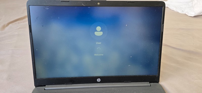 HP 250 G8 15.6 inch, 1TB HD, Intel Core i3-1005G1, 1.20GHz, 4GB RAM, Windows Pro gallery