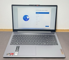Lenovo Ideapad Slim 3 15Amn8 15.6″ Touch Ryzen 5 7520U 8GB 512GB SSD 38cycles