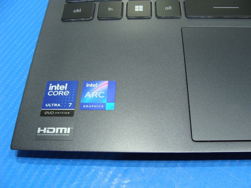 MSI Prestige 13 AI+ Evo A2VMG 13.3"OLED ULTRA 7 258V 2.2GHz 32GB 2TBSSD ARC 140V gallery