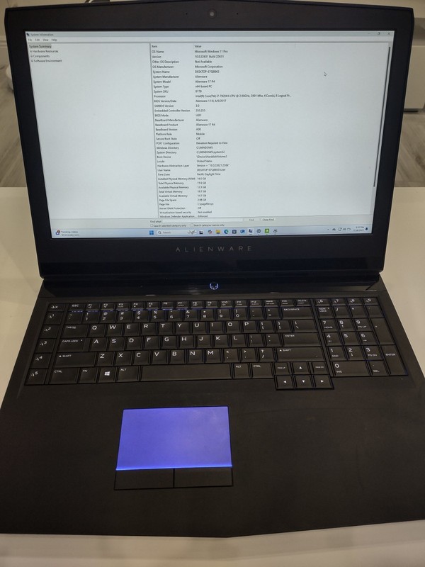 Dell Alienware 17 R4 Gaming 120Hz 2.90GHz i7-7820HK 16GB 1TB HDD GeForce GTX1080 gallery