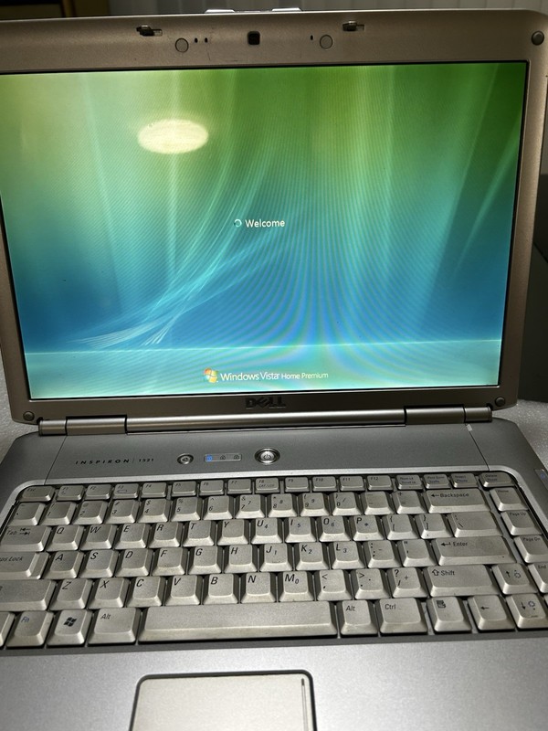 Dell Inspiron 1521 AMD Turion 64 X 512 Mb 1.60 GHz 80GB HDD -No Power Adapter gallery