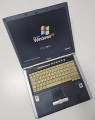 Retro Notebook Fujitsu Siemens E8020 with Windows XP Serial RS232 Parallel