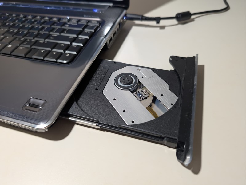 Read! 15" HP Pavilion DVX | C2D 4GB RAM 500GB HDD | DVD NVIDIA Win 7 Pro 32-Bit gallery