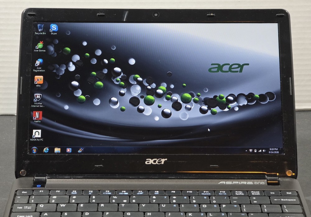 Acer Aspire One 722-0825 10.1" NetBook C-60 - 4GB - 320GB - Win7 Tested Working