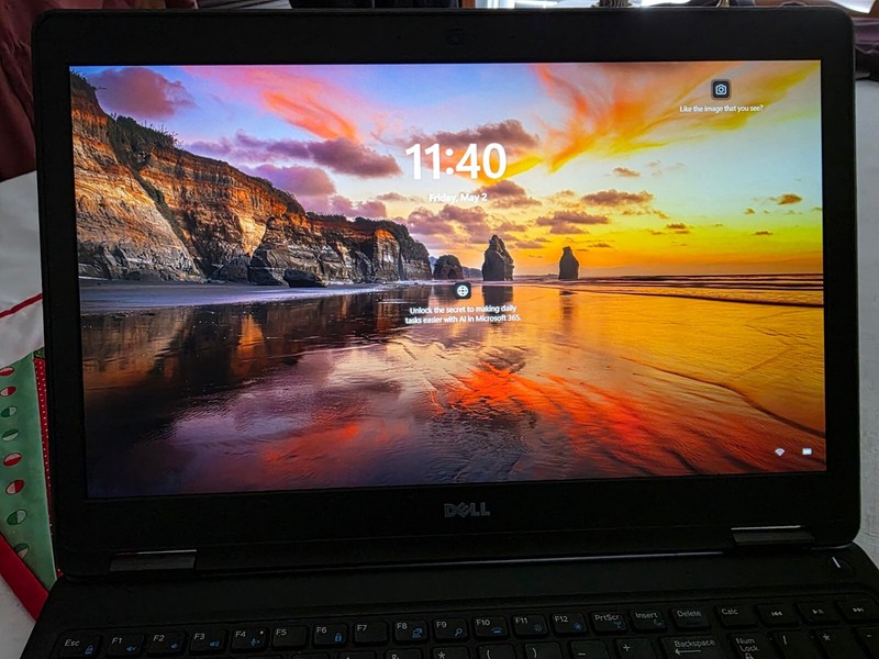 Dell Latitude E5550 15.6" i5-5300U 2.3GHz 8/500 SATA WINDOWS 11 gallery