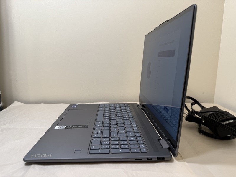 Lenovo Yoga Slim 7i 15.3 QHD+ TOUCH / Intel Core Ultra 7 256V / 16GB / 1TB SSD gallery