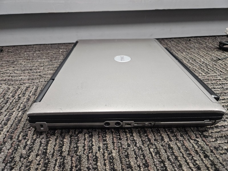 Dell Latitude D630 Laptop Intel Core 2 Duo 1 GB RAM 60 GB HDD Windows XP Pro SP3 gallery