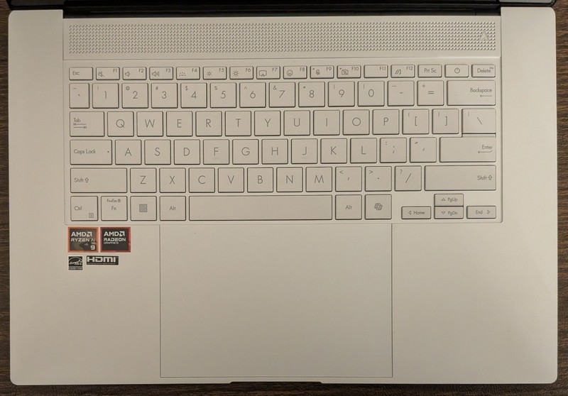 ASUS Zenbook S 16 3K 120Hz OLED Touch (Ryzen AI 9 365, 24GB RAM, 1TB SSD) White gallery