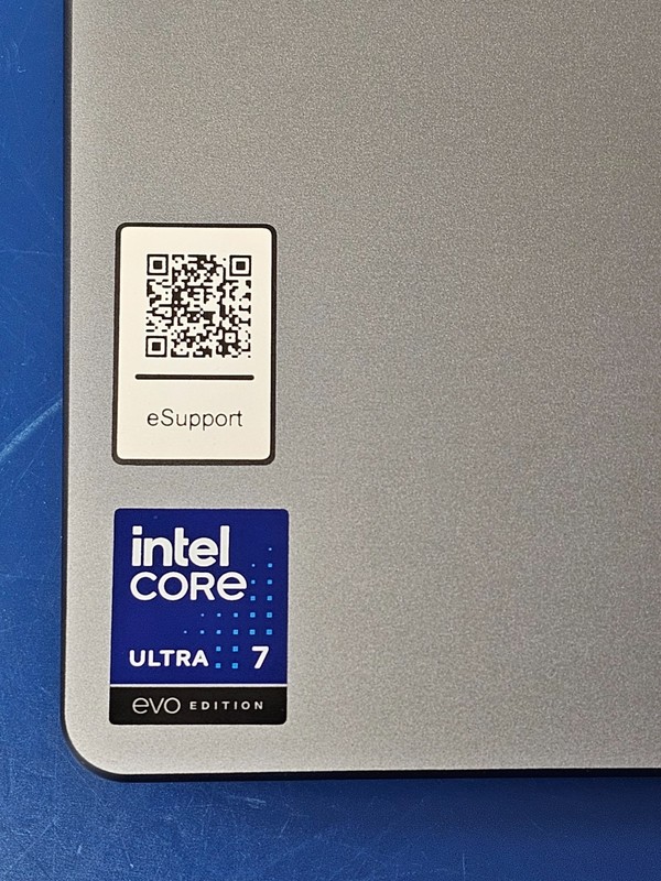 Lenovo Slim 7 14ILL10, Intel Core Ultra 7 258V, 2.20 GHz, 32 GB RAM, 1 TB NVMe gallery