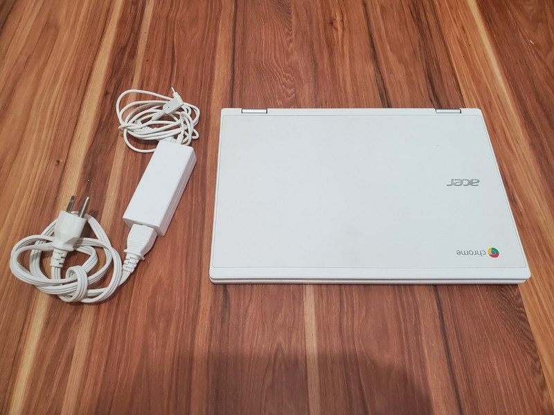 acer chromebook n15q10 white 11.6 used with charging cable and grey zipper case gallery