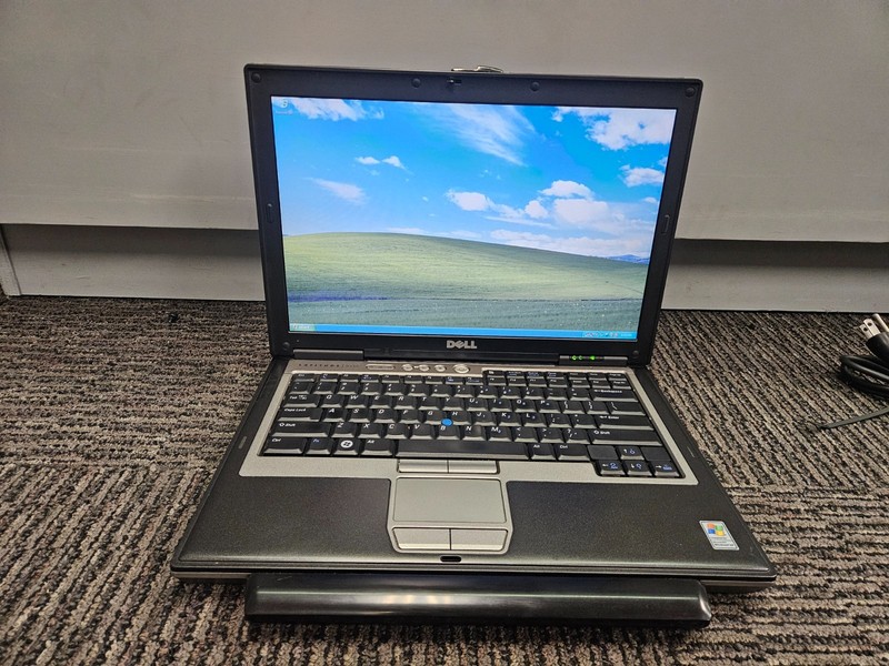 Dell Latitude D630 Laptop Intel Core 2 Duo 1 GB RAM 60 GB HDD Windows XP Pro SP3 gallery