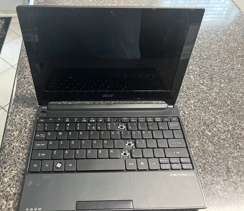 ACER Aspire One Mini Laptop Model ZG5 Blue NOT WORKING FOR PARTS gallery
