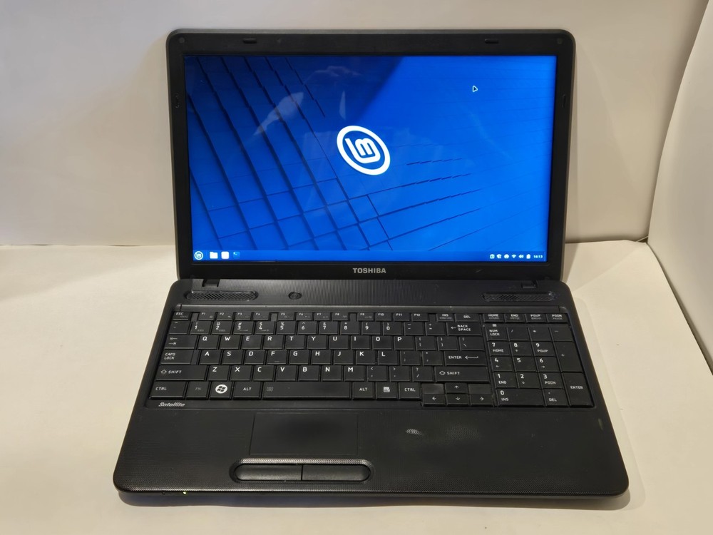 Toshiba Satellite C655-S5049 15.6" Celeron 4GBRam 500GB Linux Mint Actual Photos