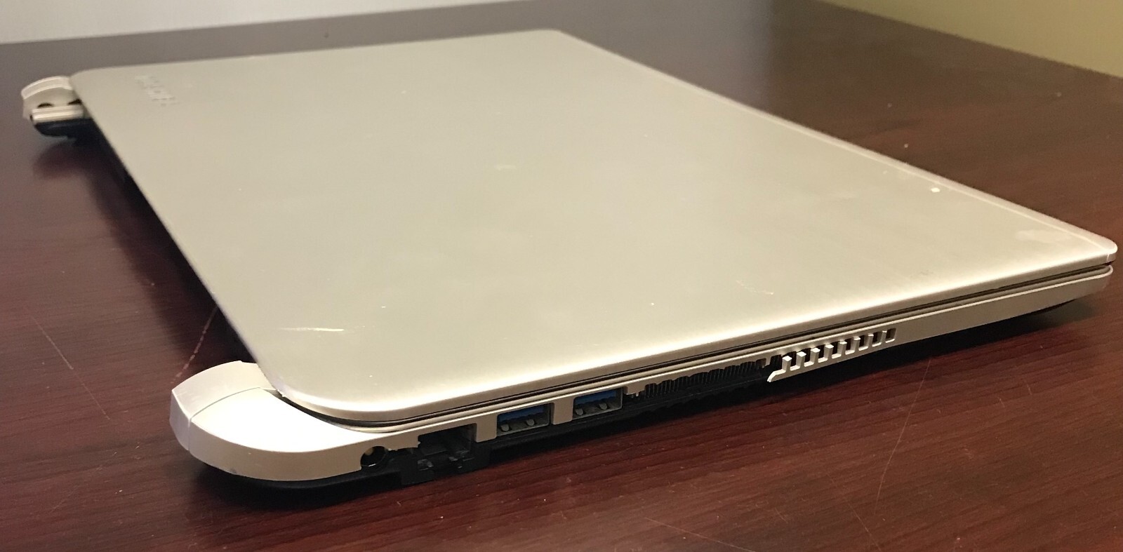 Toshiba Satellite E45-B4200 ( only for parts ) gallery