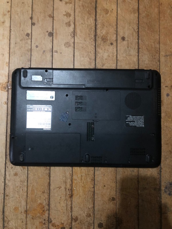 Toshiba Satellite C655-S5132 (4 GB RAM, Intel Celeron, 128 GB SSD, No OS) gallery