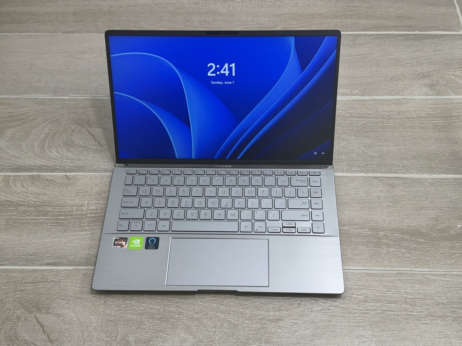 Asus ZenBook Q4071 14" Ryzen 5-4500U GeForce MX350 8GB RAM 256GB SSD gallery