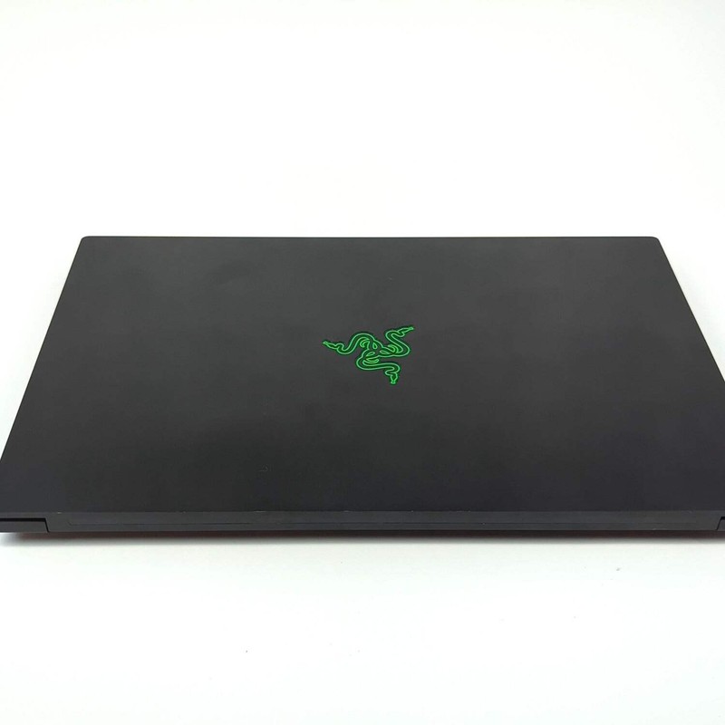 Razer Blade 15 RZ09-02705 i7-8750H 16GB RAM 512GB SSD GeForce GTX 1060 Max-Q gallery