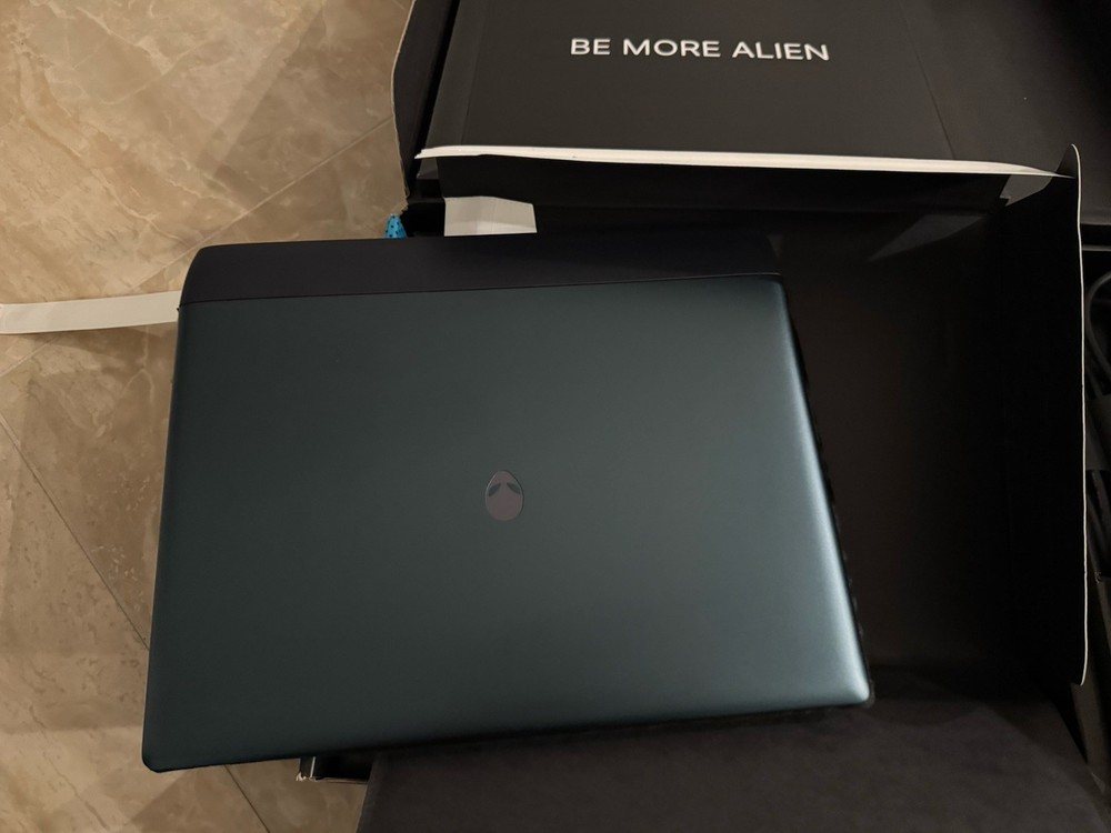 Alienware - Area-51 16" 240Hz 2.5K Gaming Laptop 5070 Ti Ultra 9 32GB 2TB SSD