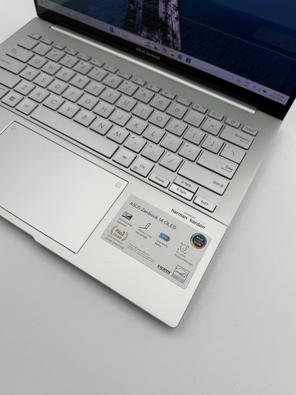 ASUS Zenbook 14 14” UX3405MA - Ultra 7 155H | 16GB RAM | 512GB SSD 3K OLED - 76C gallery