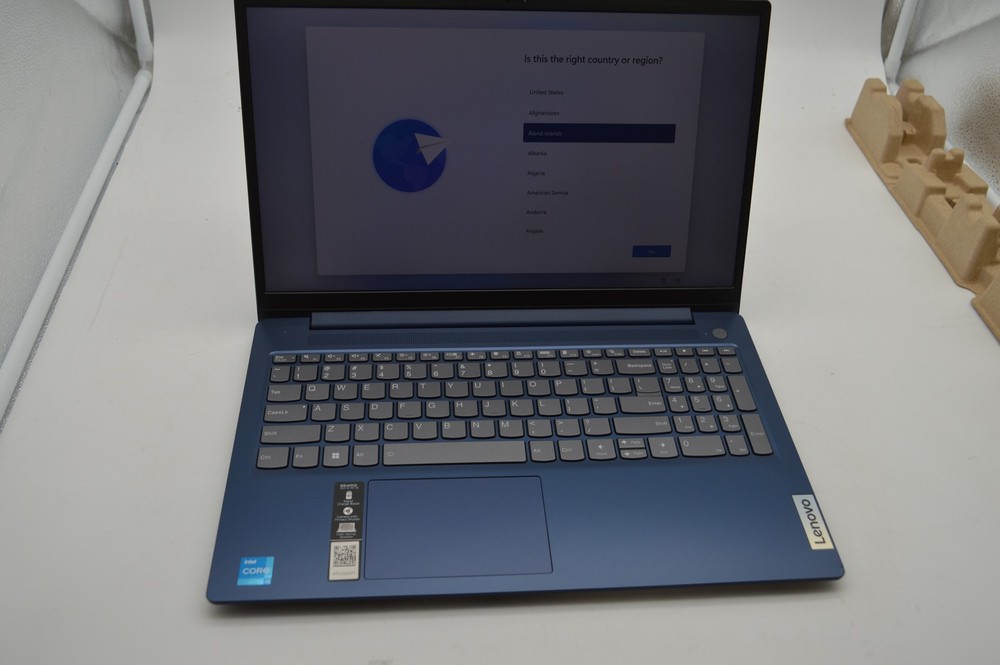 Lenovo IdeaPad Slim 3 15IRU8 Core i3-1315U 1.2GHz 8GB 256GB SSD PC1795881