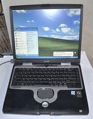 VERY OLD COMPAQ Evo N180 LAPTOP PENTIUM III WORKS SCHOOL SURPLUS NEEDS BATTERY