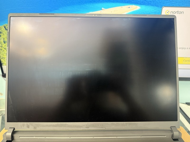 ASUS ROG Strix G18 Gaming Laptop Intel Ultra 9 RTX 5080 (No Ram, No SSD. gallery