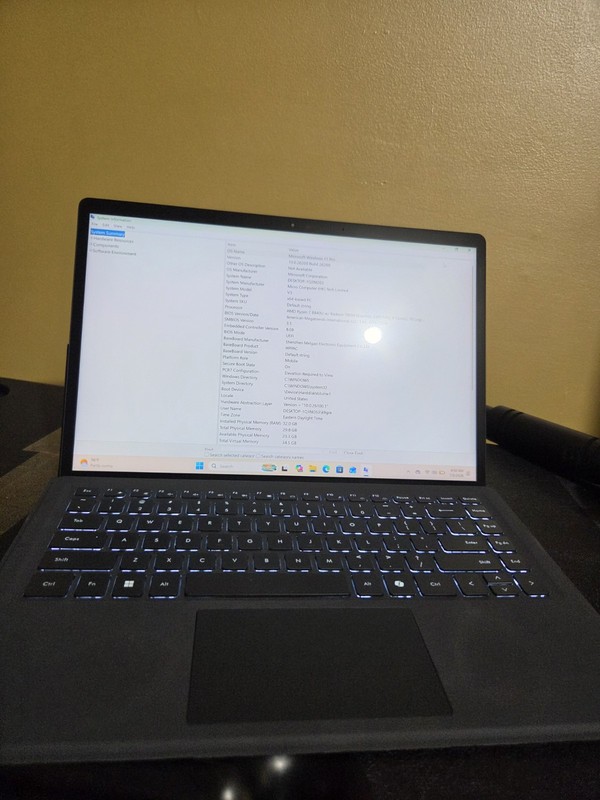 Minisforum V3 Tablet 32GB Ram 1Tb AMD 8840U gallery