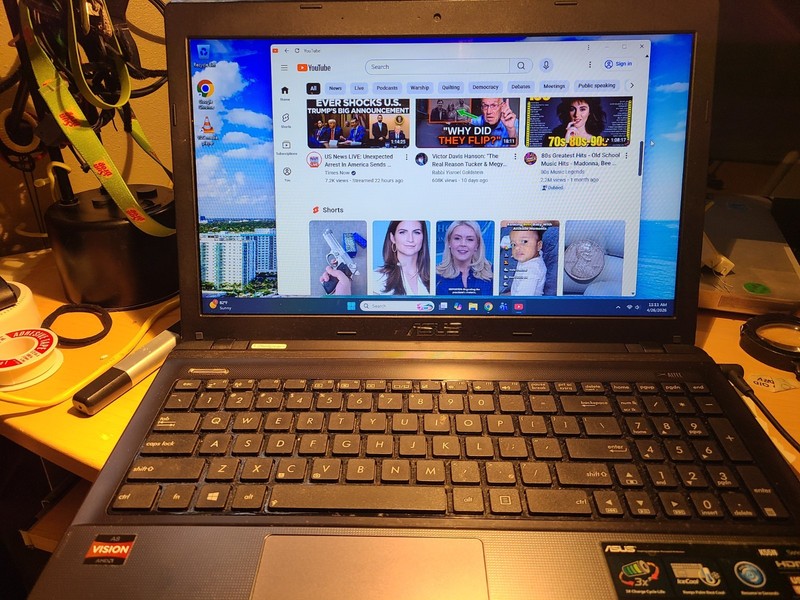 Asus K55N 15.6" HD Laptop AMD RADEON- 7640 G 1 TB Win-11 DVD Web-Cam BT gallery