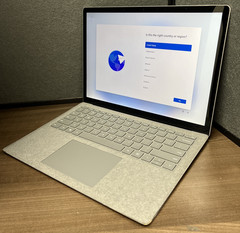 Microsoft Surface Laptop 3 i5-1035G7 8GB RAM 128GB SSD *See Description