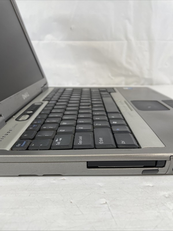 Retro Gaming Dell Latitude D600 Pentium M 1.4GHz 1GB RAM 60GB HDD Windows XP gallery