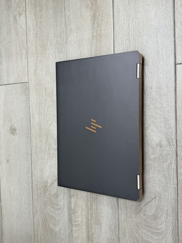 HP Spectre 15-DF1033DX 15.6" 4K Touch Core i7-10510U GeForce MX250 8GB RAM 512GB gallery