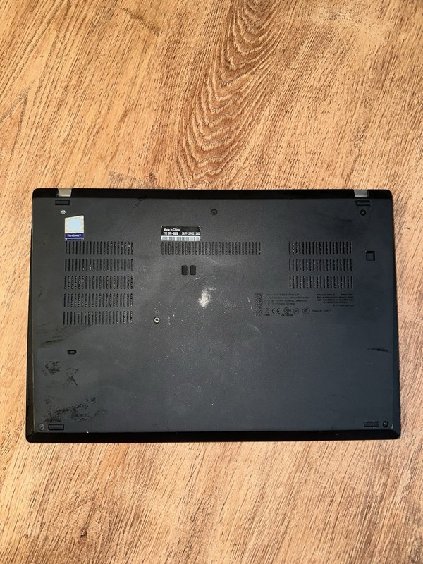Lenovo ThinkPad P43s 14" i7-8th 16GB Quadro P520 NO HDD gallery