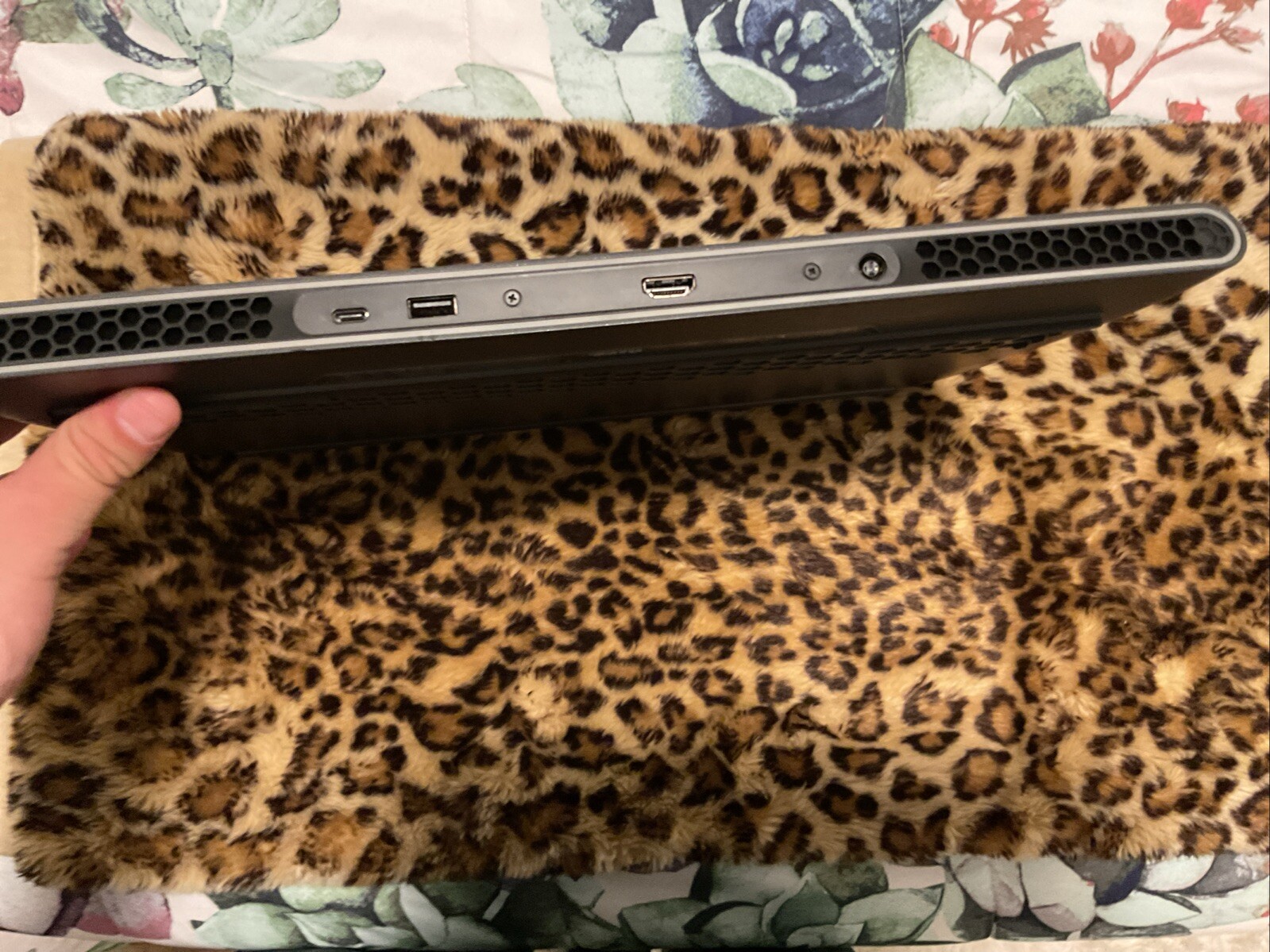 Alienware M17 R5 17.3'' (1TB SSD. AMD Ryzen 9 6900HX, 4.9GHz 16GB RAM) Gaming... gallery