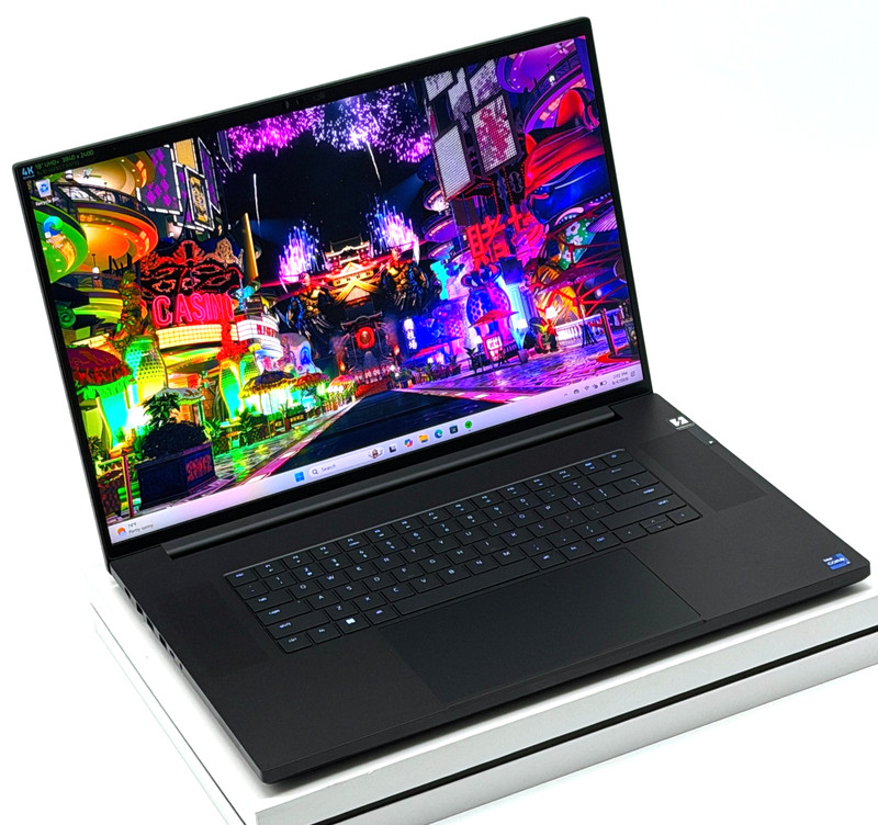 Razer Blade 18 Black UHD+ 2.2 GHz i9-14900HX *NVIDIA RTX 4090 16GB* WRNTY gallery
