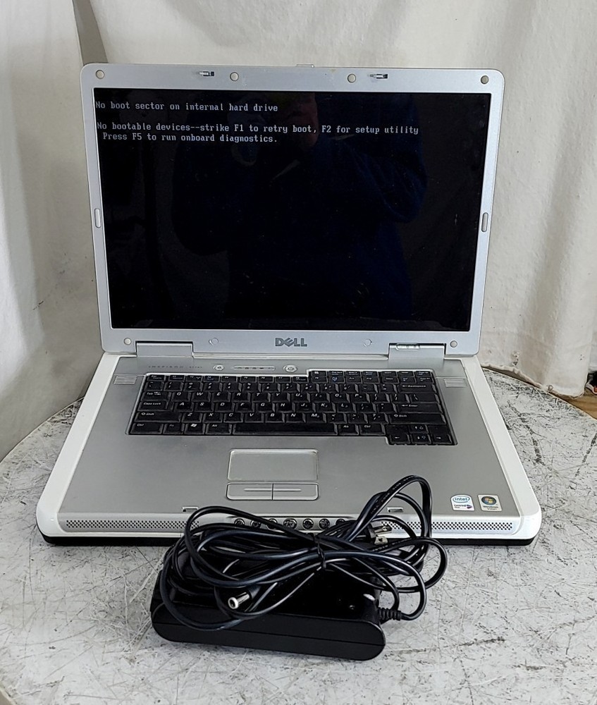 Dell Inspiron 9400 PP05XB Laptop Intel Core2 T7200 2.0GHz 2GB 120GB SEE NOTES