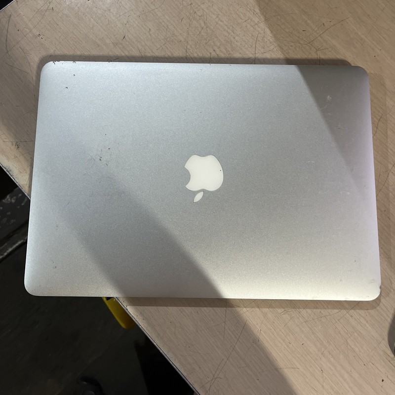 APPLE MACBOOK AIR 13" 2015 CORE I5-5250U 1.6GHZ 4GB RAM NO HD gallery