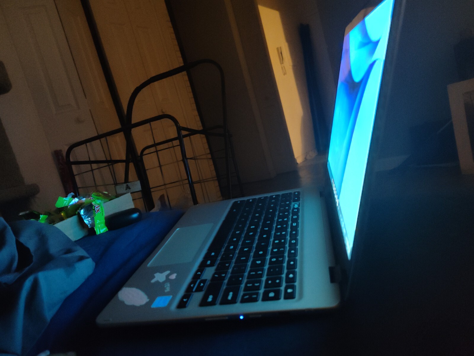 Samsung Chromebook Plus 12.2" (64GB eMMC, Intel Celeron 3965Y, 1.50GHz, 4GB RAM) gallery
