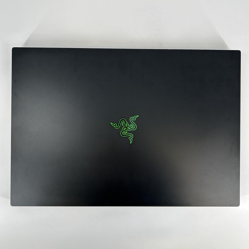 Razer Blade 18 240Hz QHD+ 2.2 GHz i9-13980HX 64GB 2TB RTX 4090 - THERMAL ISSUE gallery
