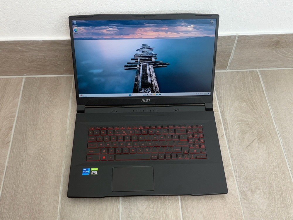 MSI Katana GF76 17" Core i7-11800H GeForce RTX 3050 16GB RAM 512GB SSD Win-11