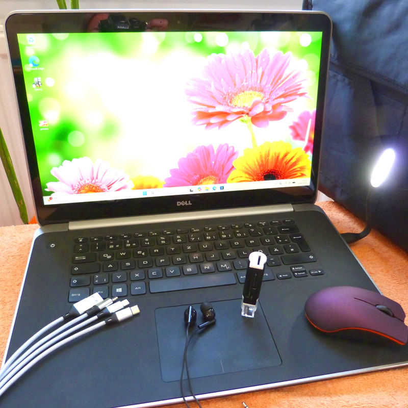 Dell XPS 15 9530 Carbon Fiber Magnesium 15-inch 4K Ultra | 1TB SSD |... gallery