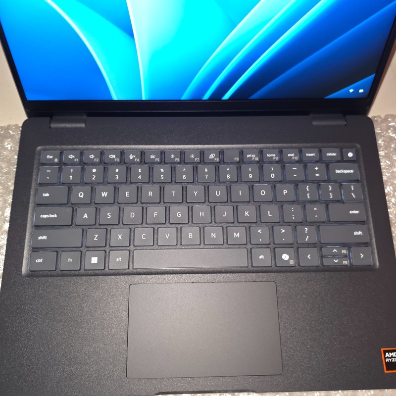 Dell Pro 14 PC14255 14" Ryzen 5 220 • 8GB • 256GB SSD • Radeon 740M • Win 11 Pro gallery