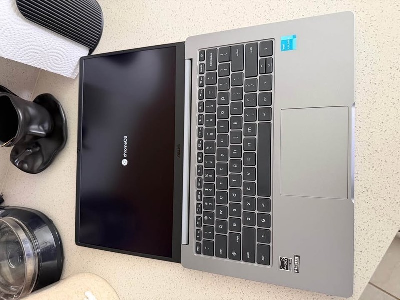 ASUS - CX14 14" FHD Chromebook Laptop - Intel Celeron - 4GB Memory - 64GB eMM... gallery