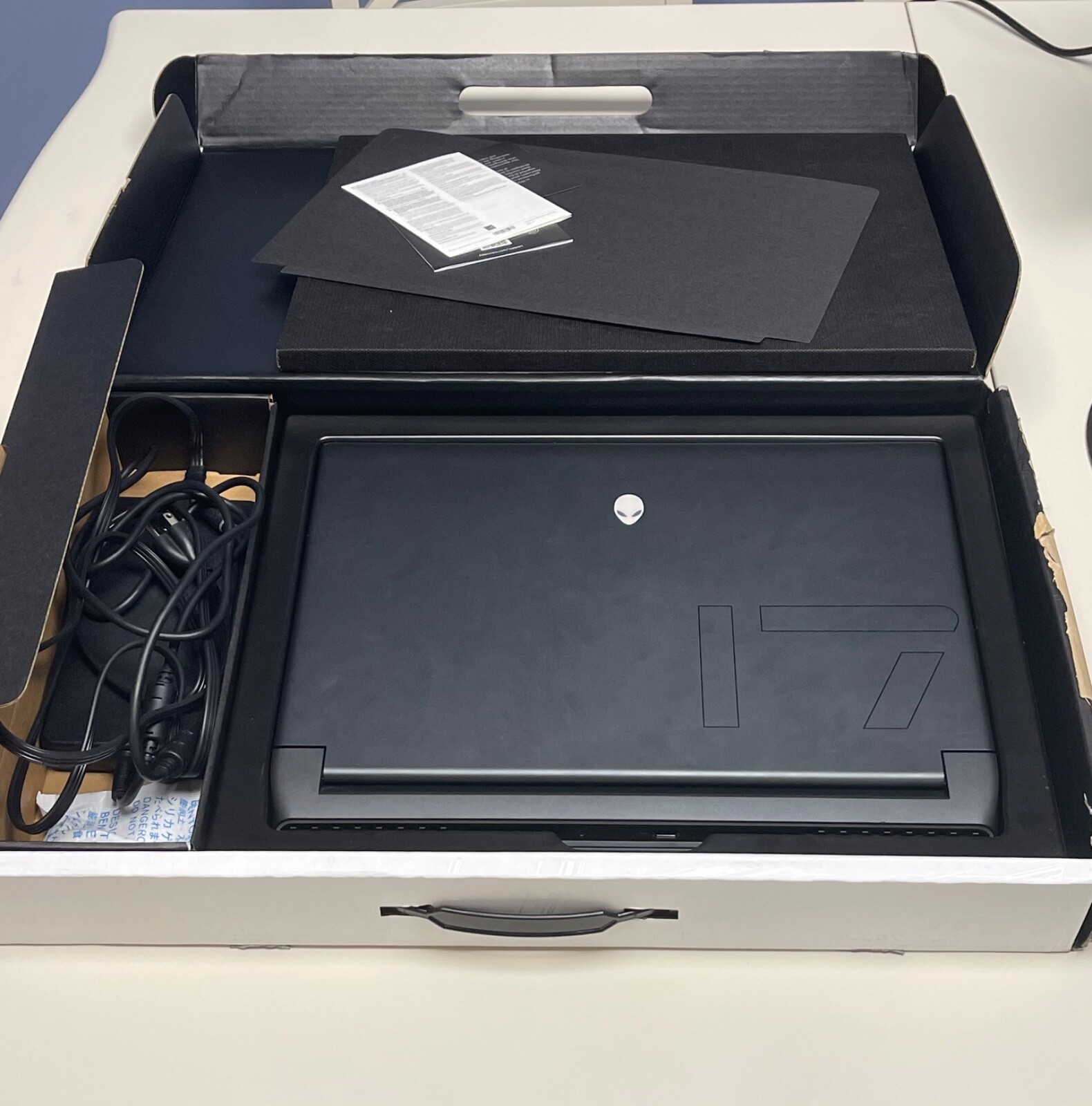 Black Alienware m17 R5 AMD 360HZ Gaming Laptop 3070 TI gallery