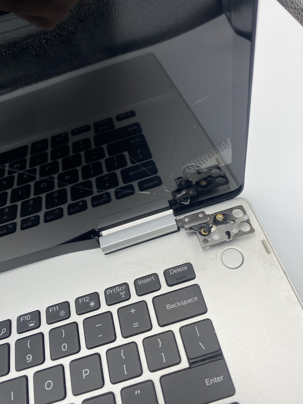 Dell Inspiron 5591 2-in-1 (2019) Intel(R) Core(TM) i7-10510U CPU @ 1.80GHz 16GB gallery
