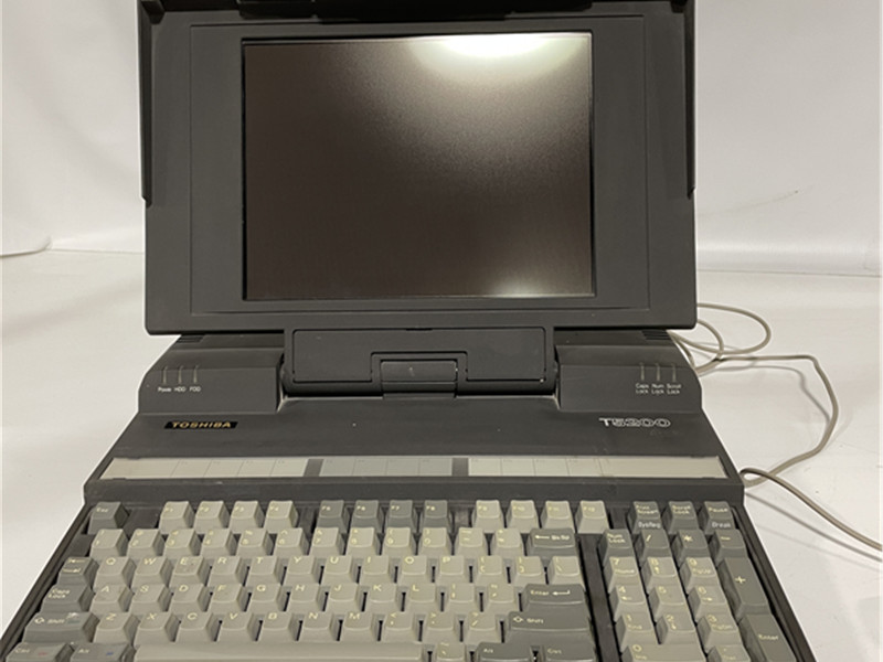 Toshiba T5200 Laptop Intel 80386DX 2MB 100MB HDD Vintage Tested gallery